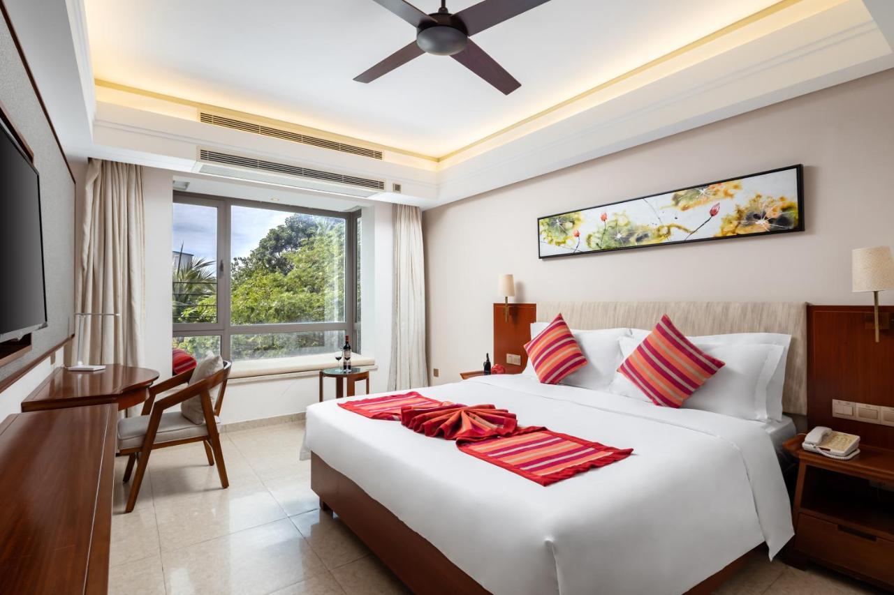 Sanya Seacube Holiday Hotel Exterior photo