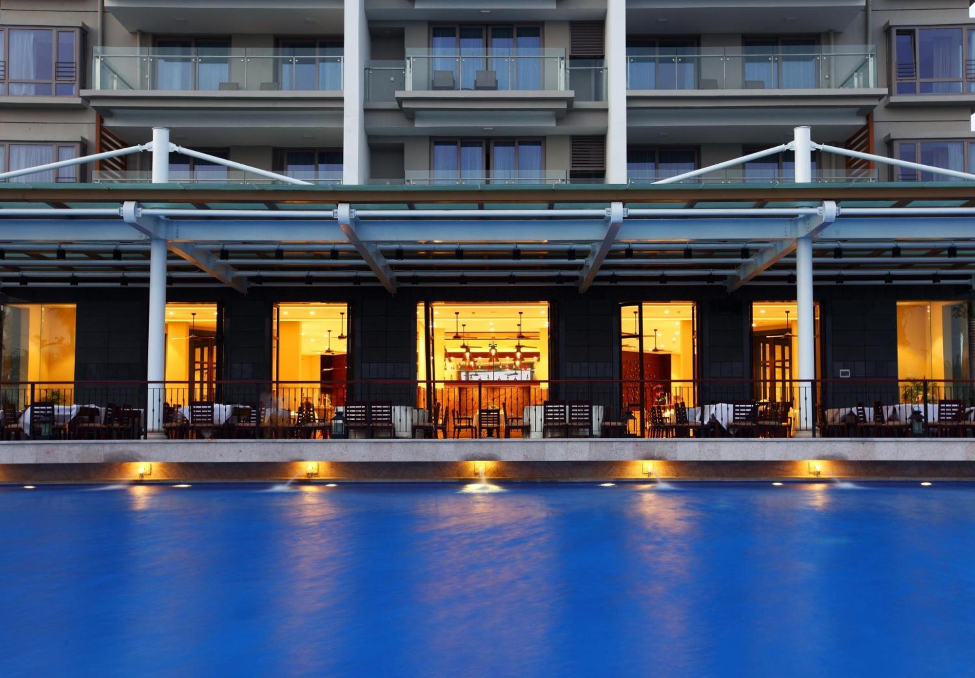 Sanya Seacube Holiday Hotel Exterior photo