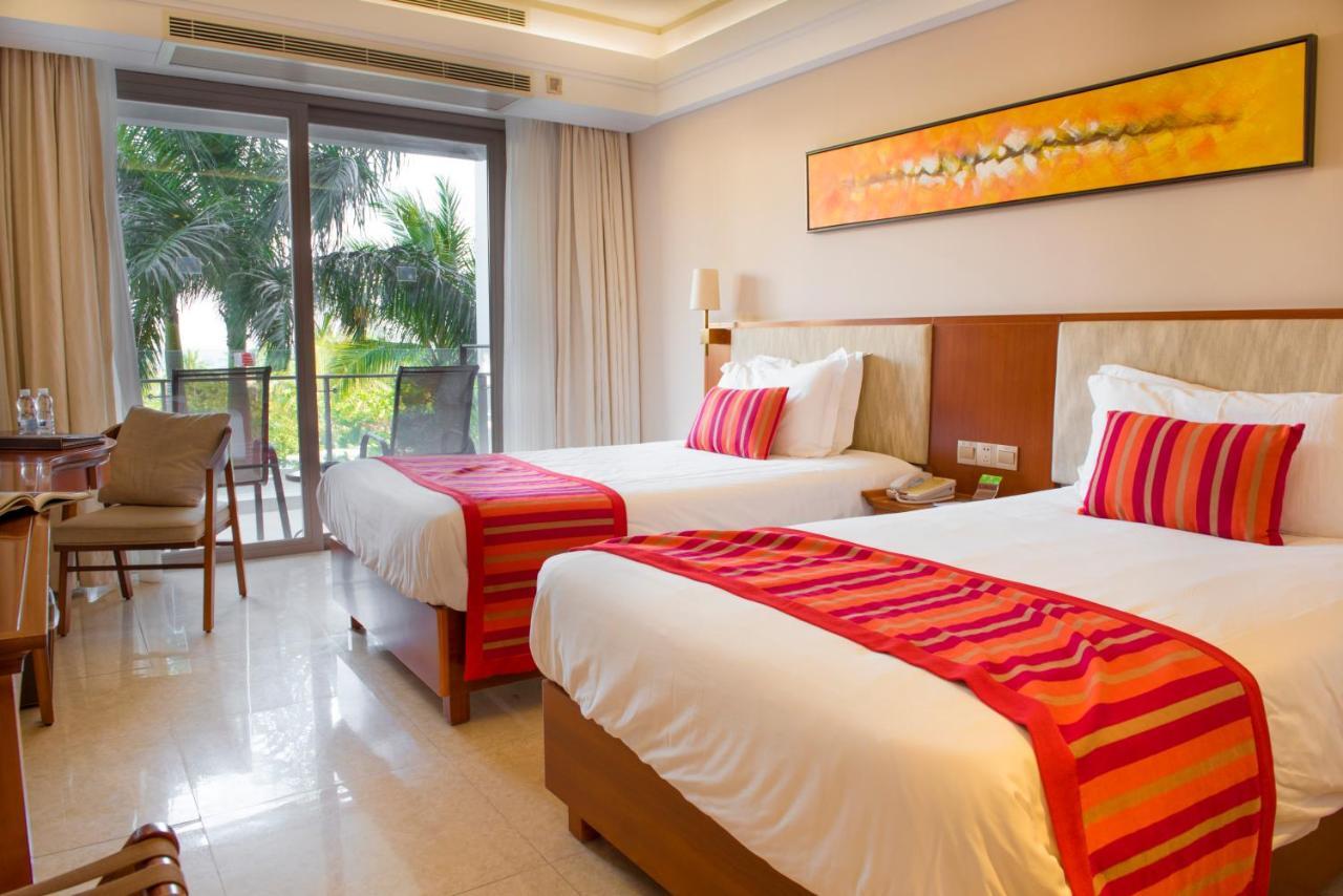 Sanya Seacube Holiday Hotel Exterior photo